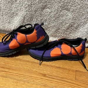 Men’s 7.5 Clemson Tigers purple and orange Tiger Paw Shoes